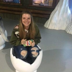 Meet your Posher, Laura